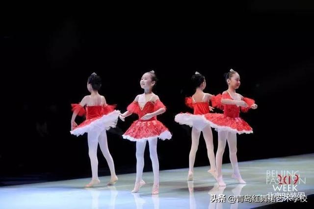 少年美，则中国强——红舞裙亮相2019北京时装周 ...